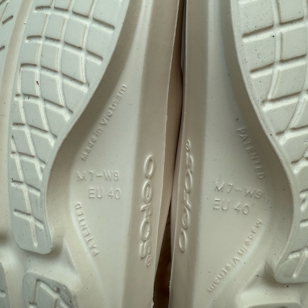 OOFOS Off-White Slide Sandals 9W (8-8.5) NWT - Picture 5 of 6